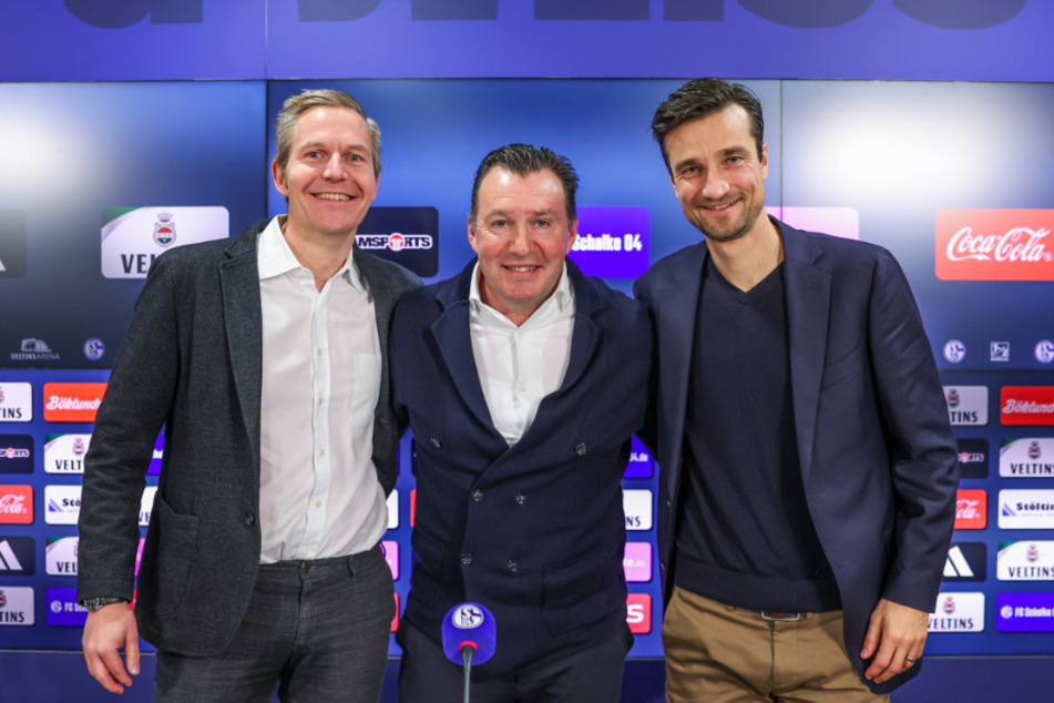 Sind sie schon bald ihren Job los? S04-Vorstandsvorsitzender Matthias Tillmann (40, r.) mit Sportdirektor Marc Wilmots (54, M.) und Aufsichtsrats-Chef Axel Hefer (46).