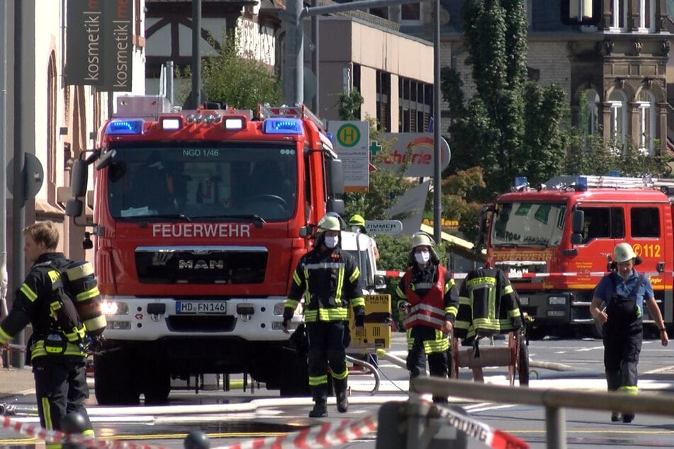 Einsatzkräfte der Feuerwehr am Montag in Neckargemünd.