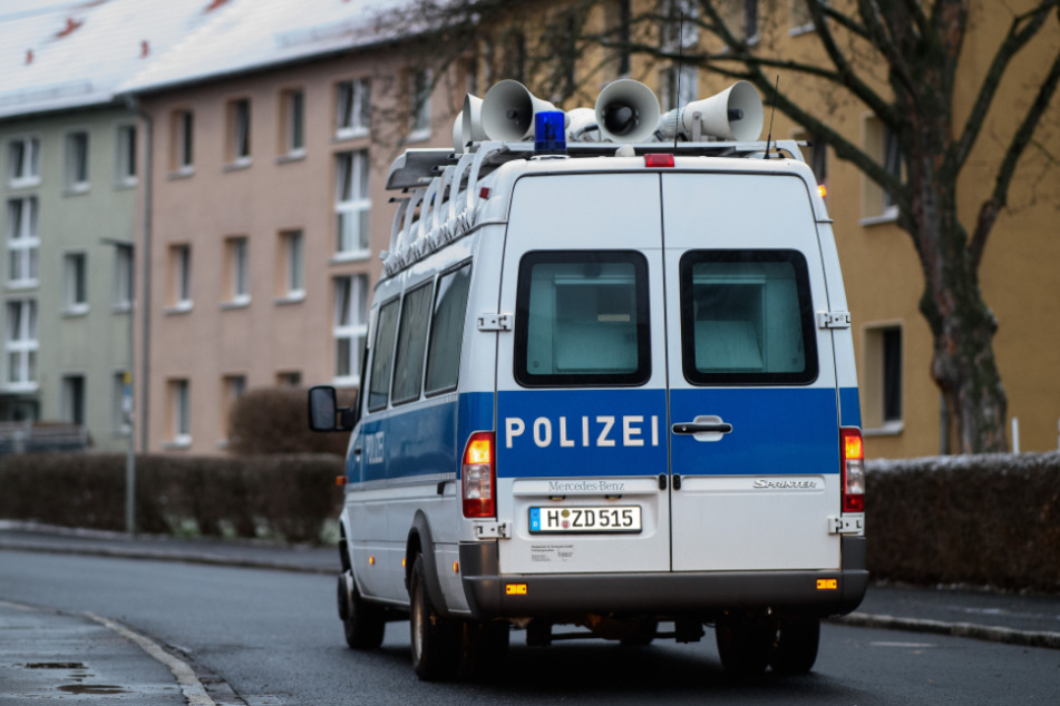 Mehr als 8000 Menschen von Bombenfund betroffen, Drohnen kontrollieren Sperrgebiet