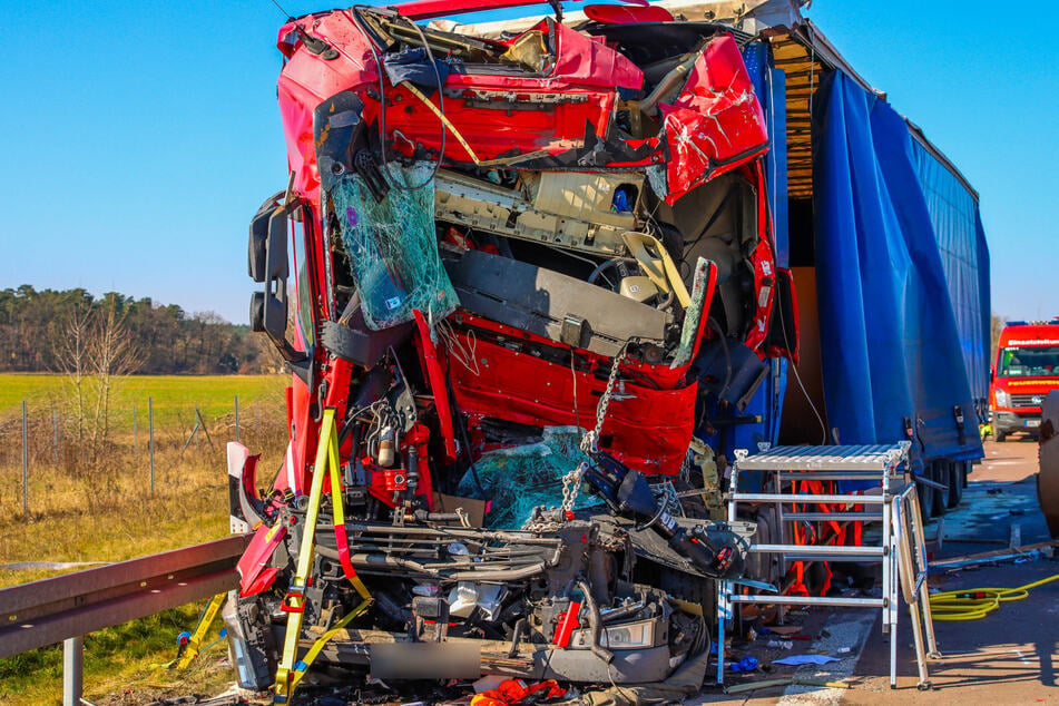 Für den LKW-Fahrer endete der Unfall tödlich.