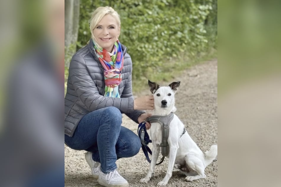Uta Bresan (60) und Fellnase Mika waren schnell ein Herz und eine Seele.