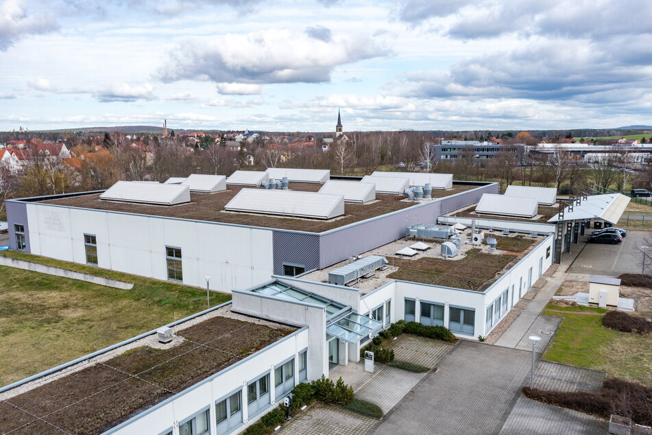 Sunmaxx hat im Gewerbegebiet Ottendorf-Okrilla bestehende Hallen und Bürogebäude übernommen. Davor nutzte ein Medizin-Versandhandel die Immobile für seinen Betrieb.