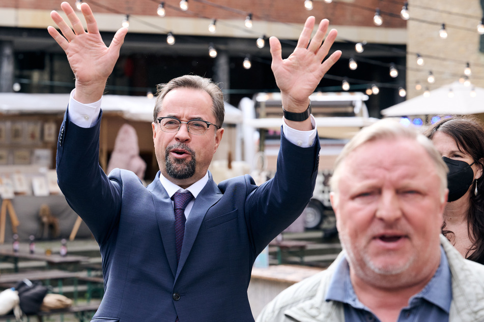 Das Kommissaren-Duo Jan Josef Liefers (59, l.) und Axel Prahl (63) erreichten mit der Folge "MagicMom" ihres Münster-Tatorts die höchste TV-Einschaltquote im Jahr 2023.