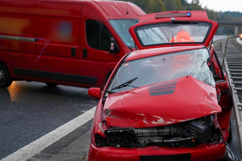 Schleuder-Crash über hundert Meter: Frau stirbt nach A93-Unfall in Klinik
