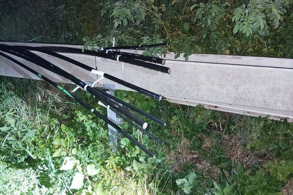 Kriminelle haben mehrere Kupferkabel geschnitten.