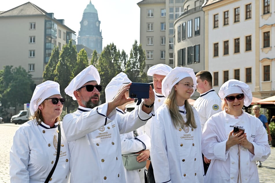 Die Bäckerinnen und Bäcker freuen sich auf die bevorstehende Stollenzeit.