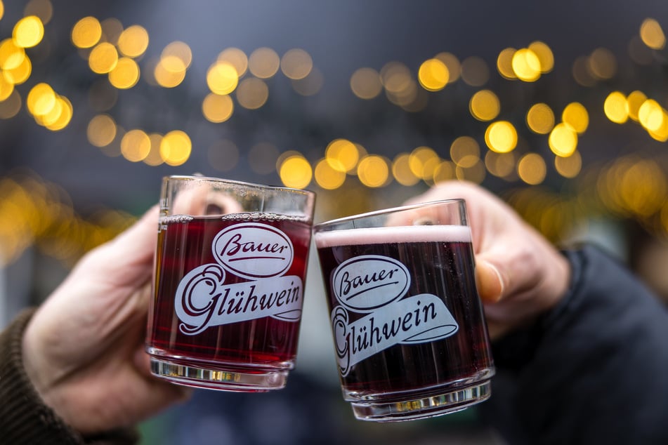 Glühwein und Lichterglanz lassen sich auch nach Weihnachten auf einigen NRW-Märkten noch genießen. (Symbolfoto)