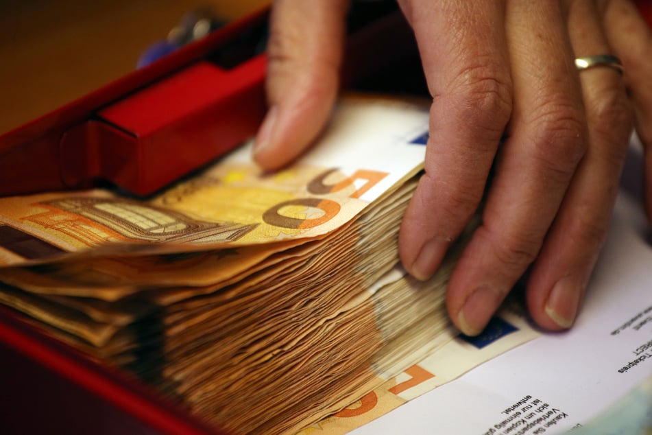 Über zehn Jahre lang soll die Ex-Finanzchefin der Gemeinde einen sechsstelligen Betrag zusammengerafft haben. (Symbolfoto)