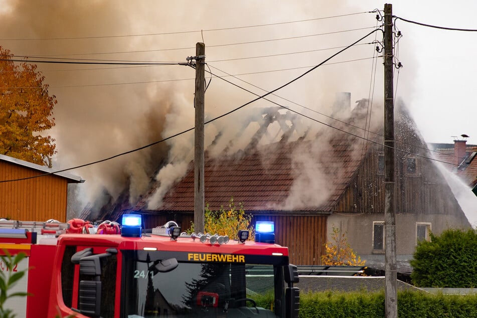 In Neustadt ging am Sonntag ein Wohnhaus in Flammen auf.