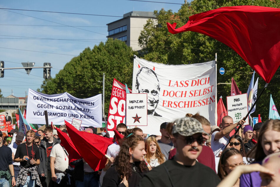 Viele Teilnehmer drückten zudem ihren Unmut über den Bundeskanzler und die neue Wehrpflicht aus.