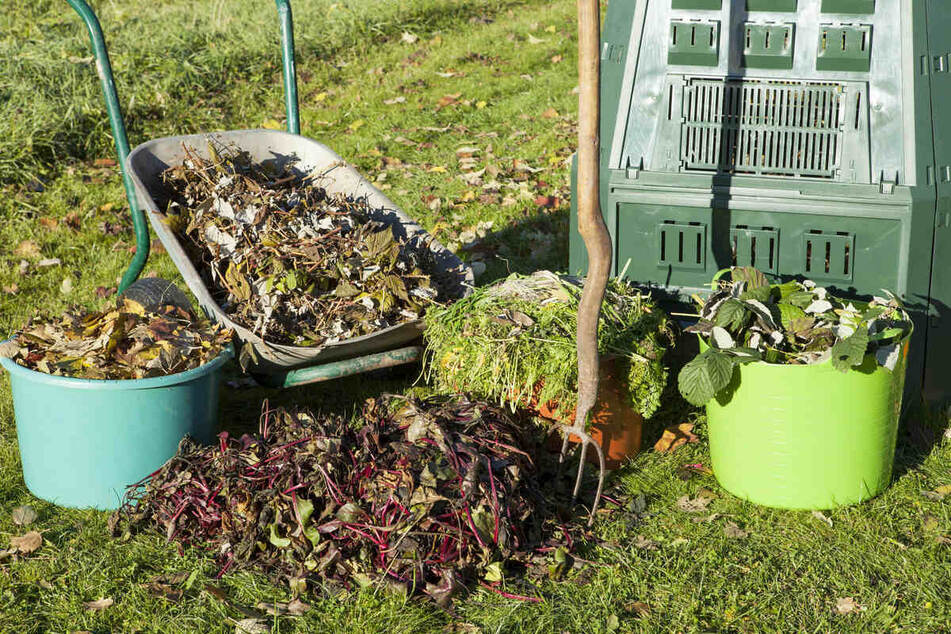 Bei der Gartenarbeit fallen meist jede Menge Abfälle zum Kompostieren an.