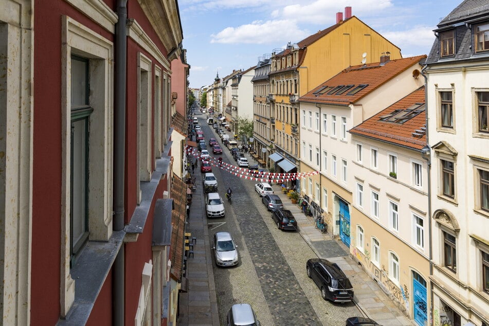 Auf der langen Neustadt-Achse ist kaum ein Baum zu sehen.