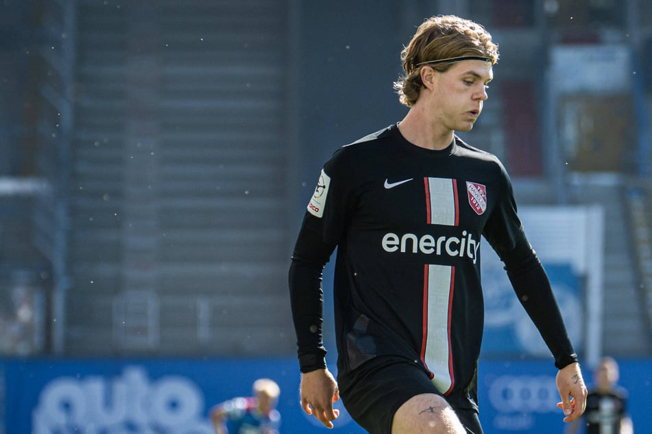 Transfermarkt im Liveticker: Leihe abgebrochen! Zweitliga-Profi zieht es weiter nach Regensburg