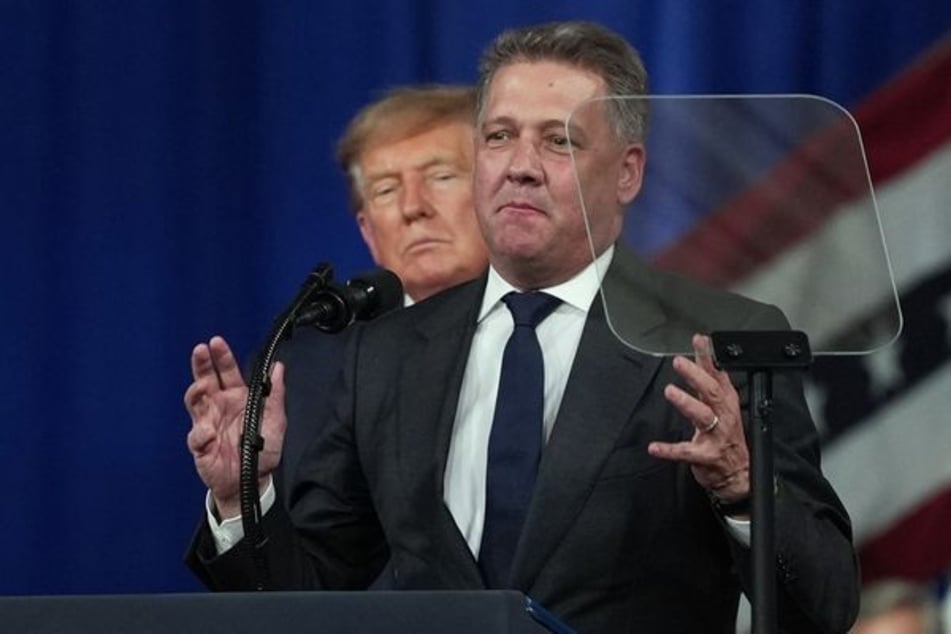 Seit dem Auftritt von Gernot Döllner (57, r.) bei einer Wahlkampfveranstaltung von US-Präsident Donald Trump (80) hagelt es Kritik für den Audi-Chef.