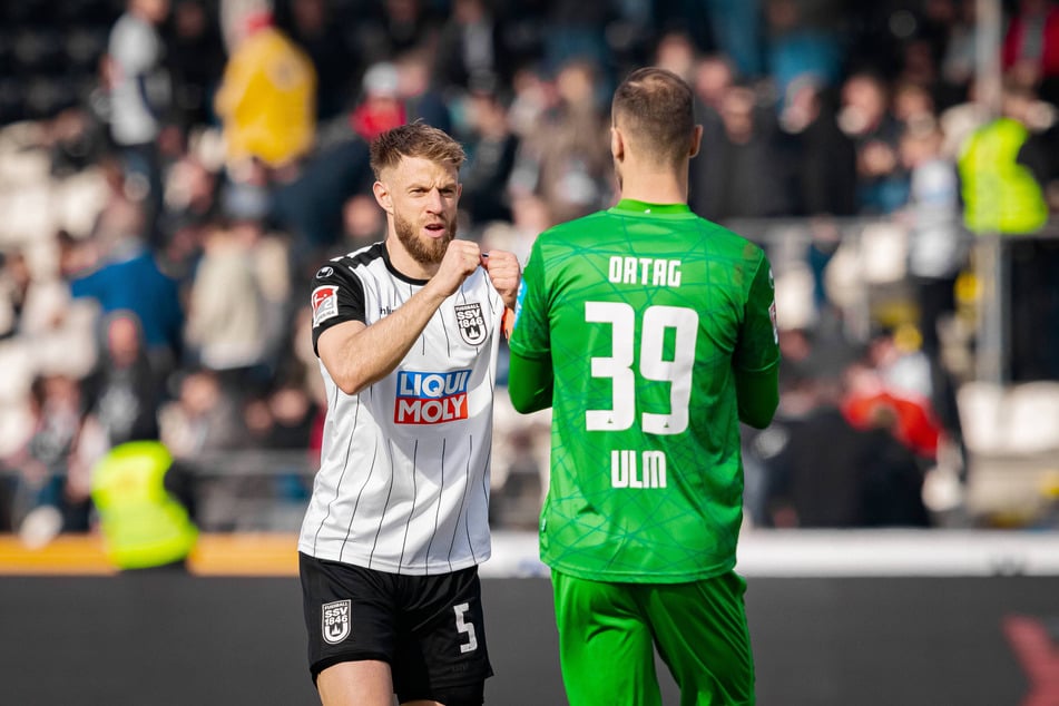 Die Kapitäne schrieben einen Brandbrief an den Aufsichtsrat, in dem sie das dringende Eingreifen der Bosse fordern.