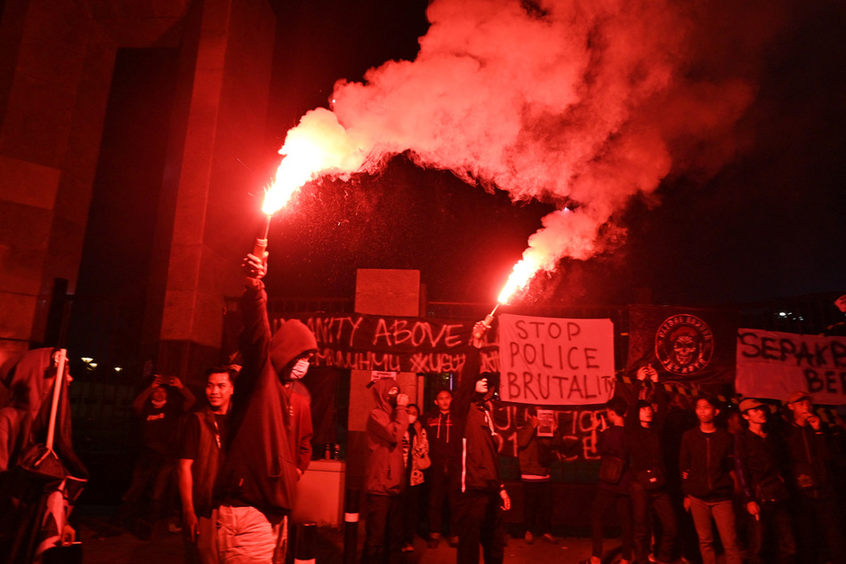 Football fans held vigils and protests against police brutality on Sunday to show their condolences to victims of the soccer stadium tragedy in Indonesia.