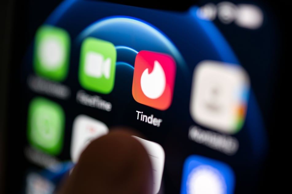 Several women from Switzerland used dating apps to meet a scammer who they initially thought was the right one. (symbolic image)