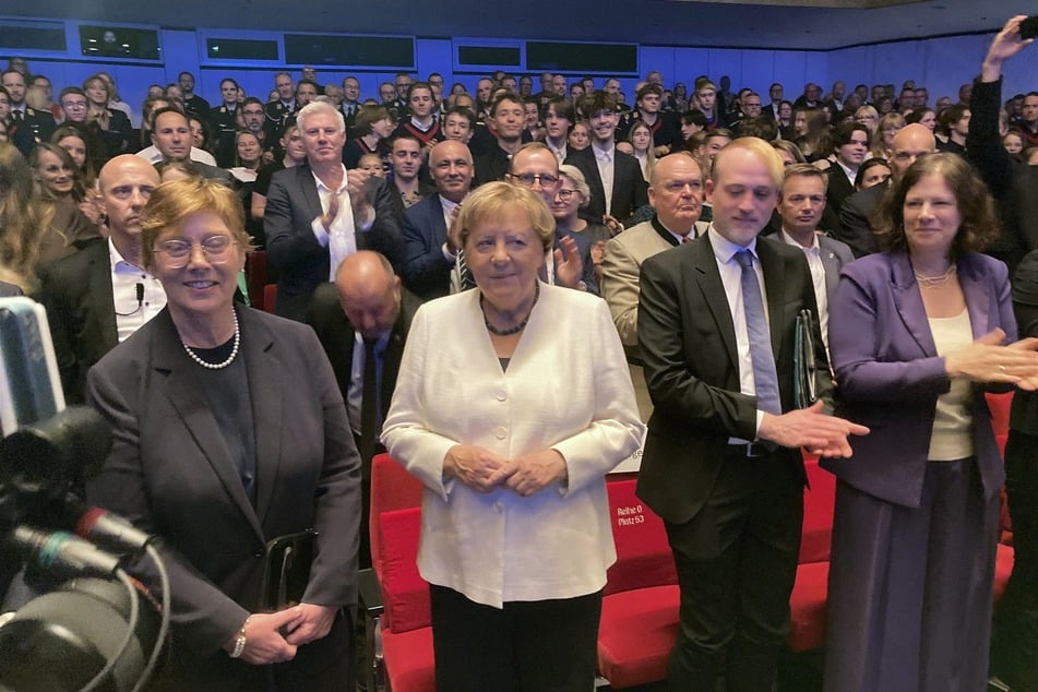 Die Gäste applaudierten Ex-Kanzlerin Angela Merkel (72) während ihrer Auszeichnung mit dem Hermann-Ehlers-Preis.