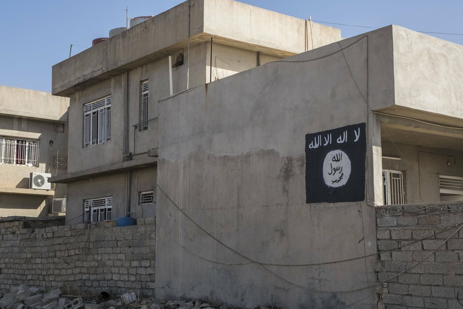 The ISIS flag hanging on a building in Bartella, Iraq (archive image).