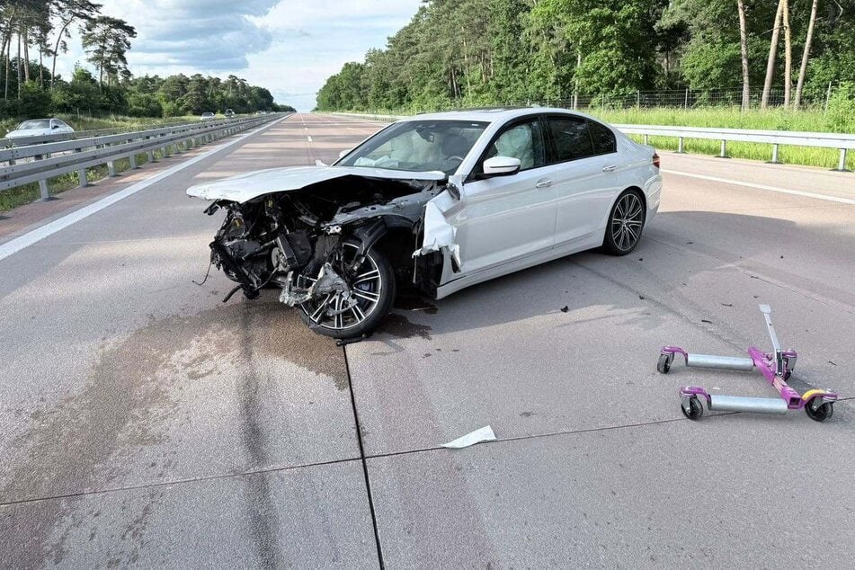 Der BMW wurde stark beschädigt.