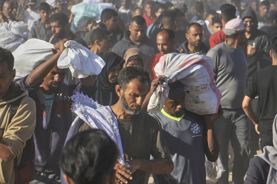 Erneut sollen Menschen in der Nähe eines Verteilungszentrums für humanitäre Hilfe durch Schüsse getötet worden sein.