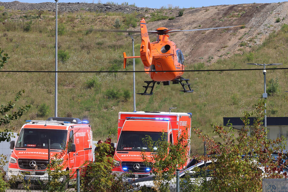 Ein Rettungshubschrauber brachte den schwer verletzten Arbeiter in eine Unfallklinik.