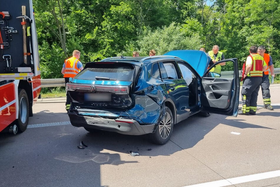 Auf diesen VW Tiguan war der Mercedes aus unbekannter Ursache aufgefahren.