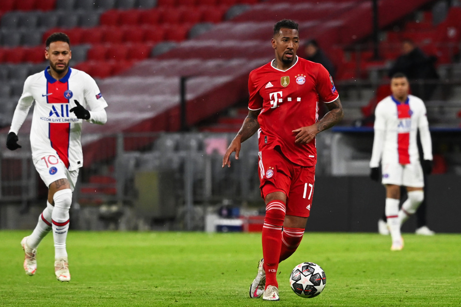 Obwohl Jérôme Boateng (32, v.) unter Hansi Flick (56) zu alter Klasse zurückgefunden hat, wird sein Vertrag beim FC Bayern München nicht verlängert. Schlägt nun der BVB zu?