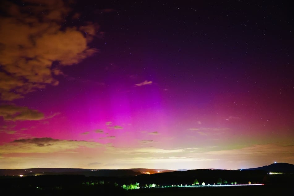 In Bärenstein bot sich ein farbenprächtiges Naturschauspiel am Himmel.