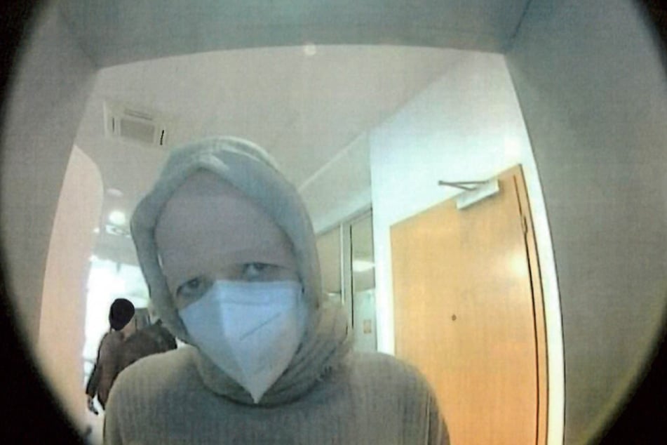 Wer erkennt diese Person?