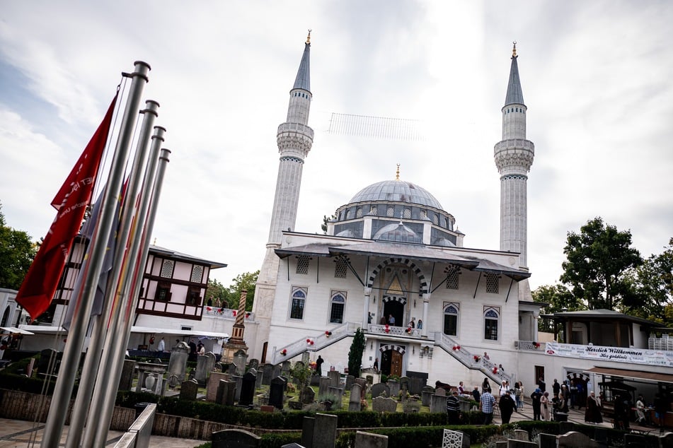 Berliner Moscheen laden zum Tag der offenen Tür ein. (Archivbild)