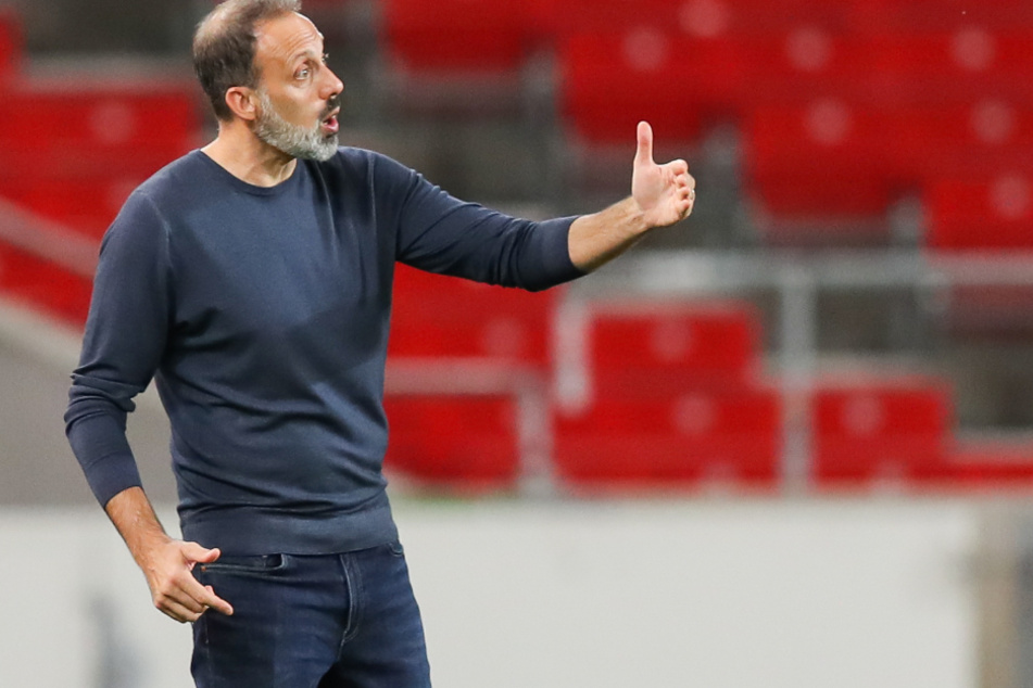 Macht sich neben der Taktik, auch Gedanken über die Fortsetzung des Bundesliga-Spielbetriebs: VfB-Trainer Pellegrino Matarazzo (42).