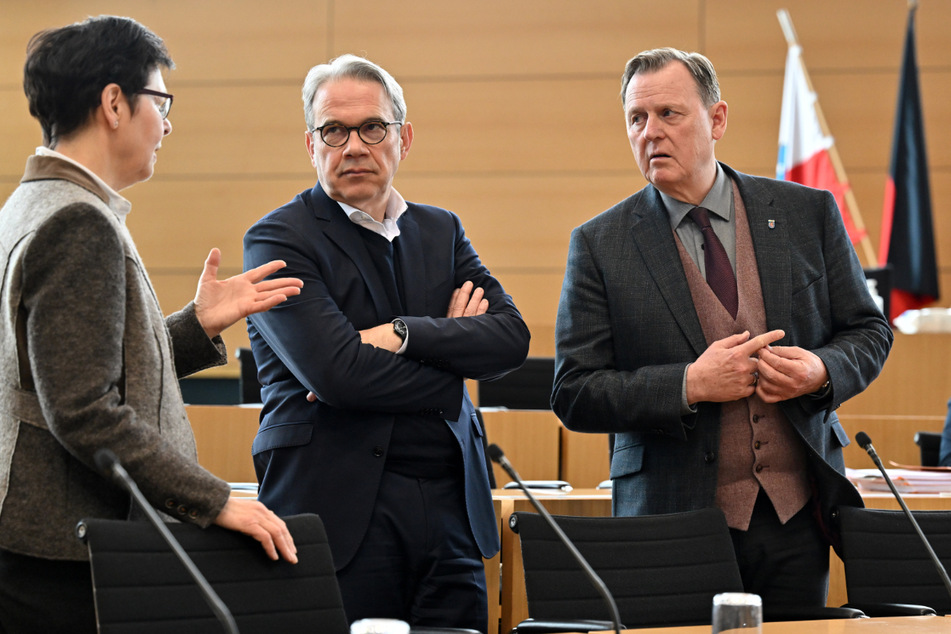 Die CDU-Fraktion hat bei einer Sitzung des Thüringer Landtags deutliche Kritik an der von Ministerpräsident Bodo Ramelow (67, Linke, rechts) geführten Regierung geführt.