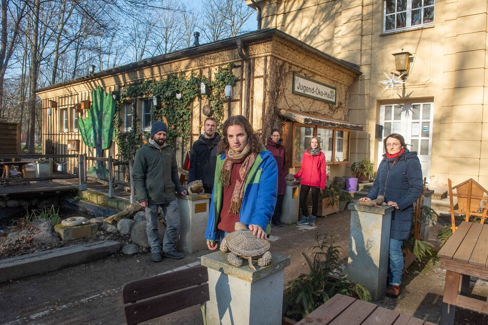 Eva-Maria Bühn (42, r.) und ihr Team bangen um den Fortbestand des Jugend-Öko-Hauses im Großen Garten.