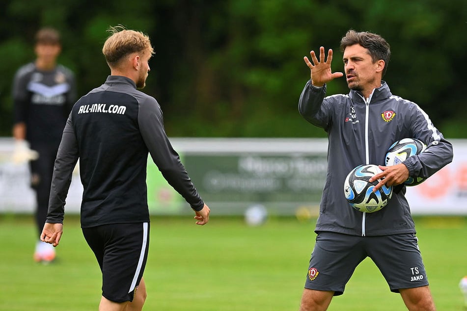 Coach Thomas Stamm (41, r.) macht bei Tony Menzel (l.) &amp; Co. keine Unterschiede.