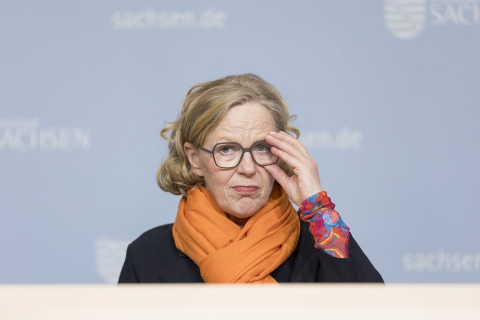 Infrastrukturministerin Regina Kraushaar (CDU) weiß um den Mehrbedarf von jährlich 50 Millionen Euro für die Staatsstraßen, hat aber das Geld nicht.