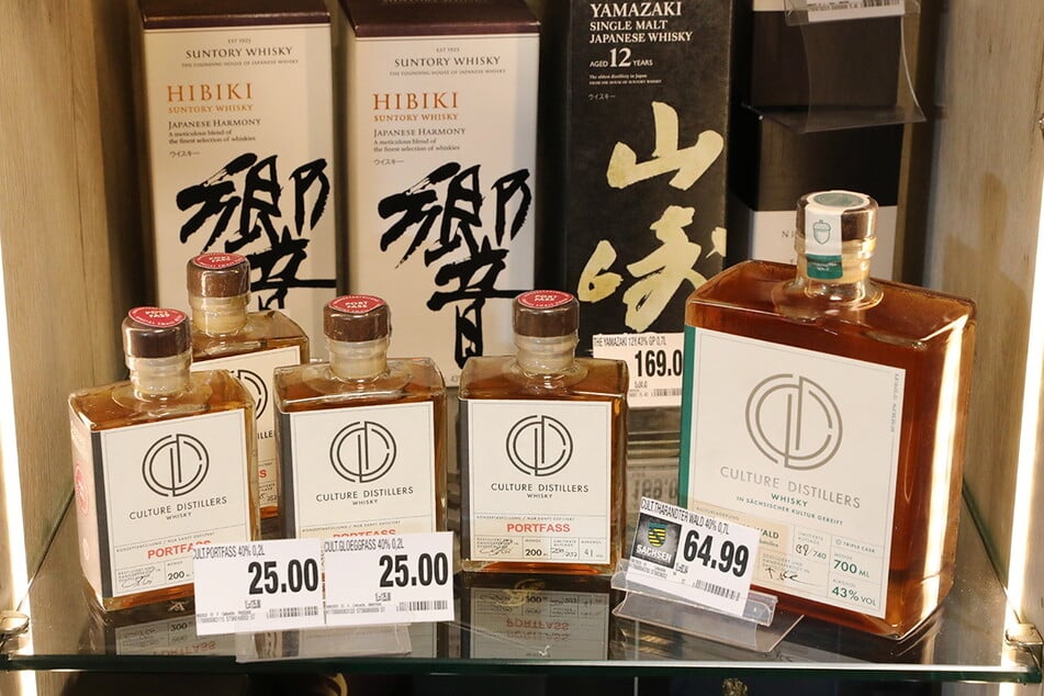 In der Spirituosen-Abteilung gibt's u.a. hochwertigen Whiskey. (Wer noch kein Weihnachtsgeschenk hat, sollte also unbedingt vorbeischauen.)