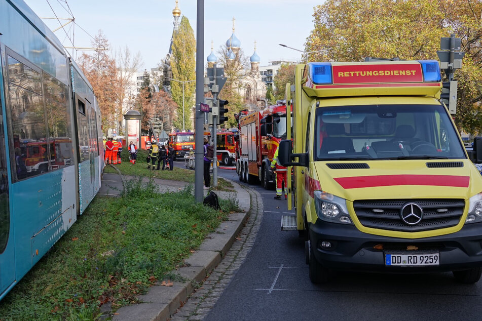 Straßenbahn erfasst Radfahrer in Dresden: Feuerwehr kann nur noch dessen Leiche bergen