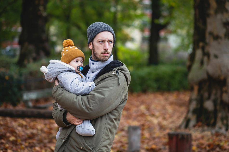 Eine Szene aus der Serie "MaPa" mit Schauspieler Max Mauff (33) als alleinerziehendem Vater.