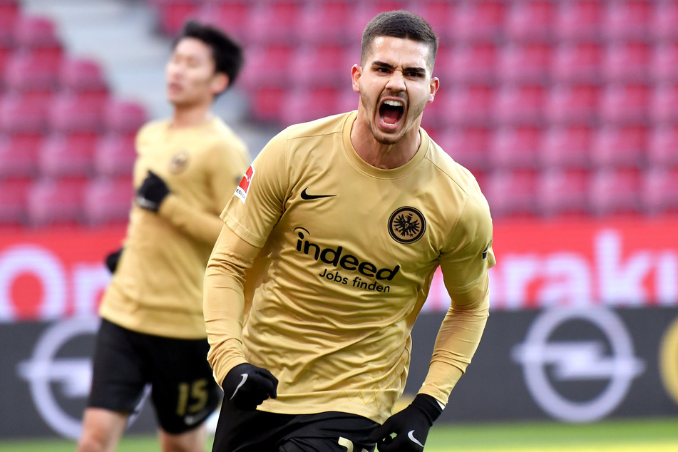Eintracht Frankfurts André Silva nach seinem Elfmeter-Treffer zum 1:0 für die Hessen gegen den 1. FSV Mainz 05.