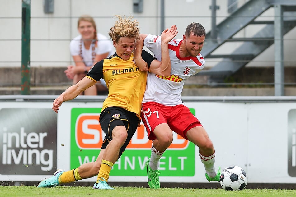 Jonas Oehmichen (l.) und Co. testeten bereits im Juli 2024 in Auerbach gegen Regensburg, nun gibt es die Partie erneut.