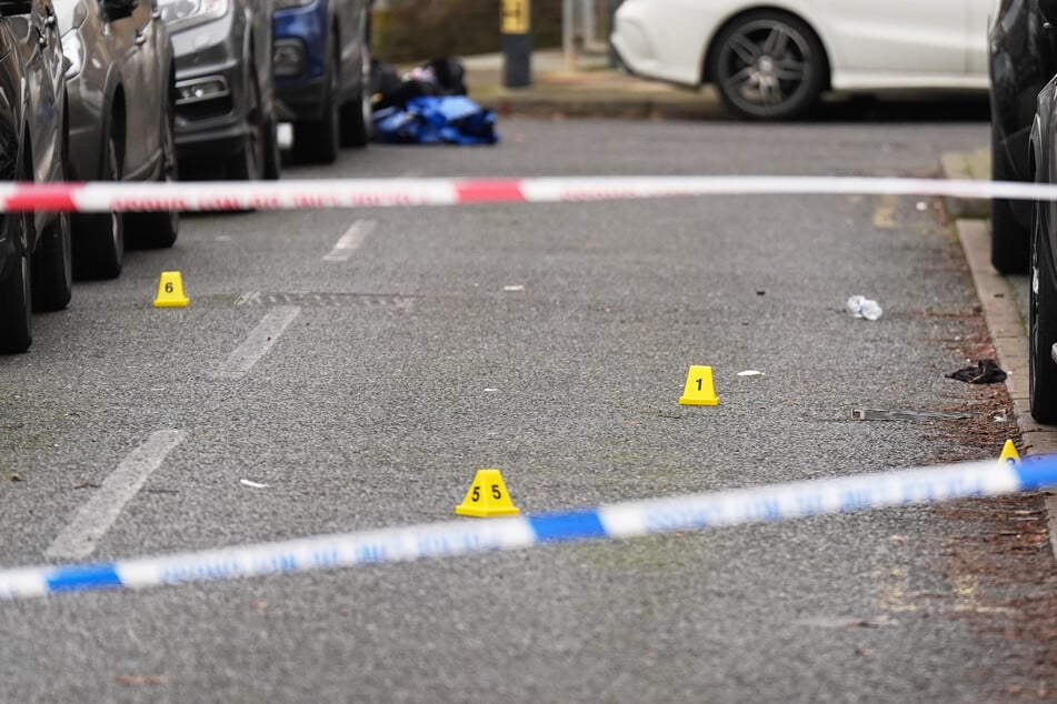 Ein 30-Jähriger wurde mit einem Messer in den Hals gestochen und lebensbedrohlich verletzt. (Symbolfoto)