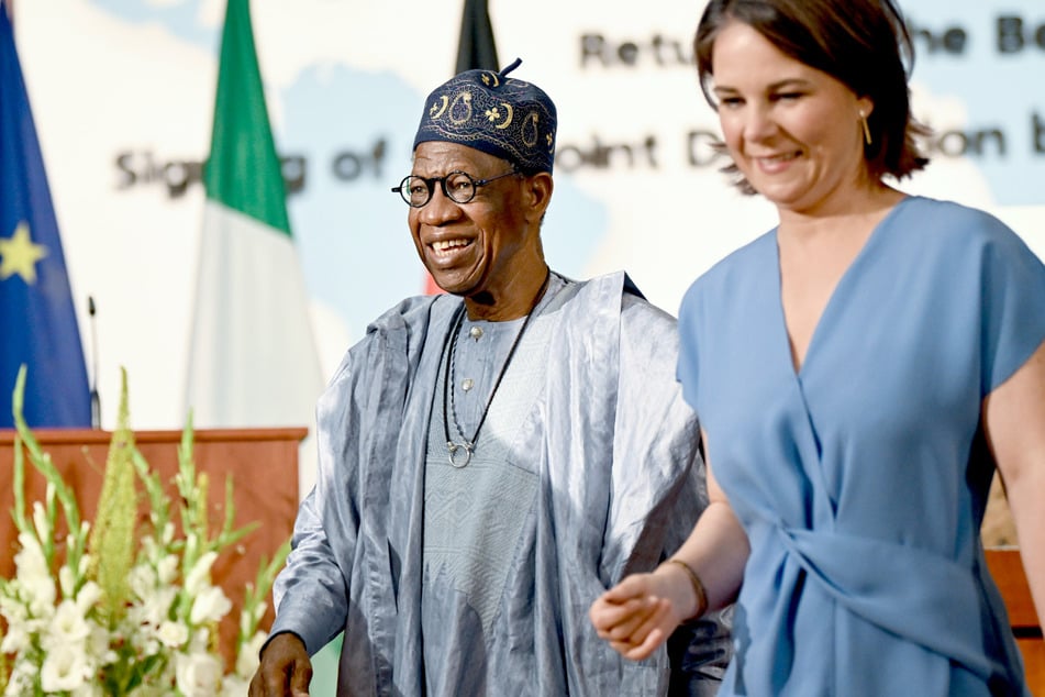 Mit einer "Gemeinsamen Erklärung zur Rückgabe der Benin-Bronzen" wurde am Freitag in Berlin ein Rahmen geschaffen, wie die Eigentumsrechte an den wertvollen Stücken von deutschen Museen an Nigeria übertragen werden können.