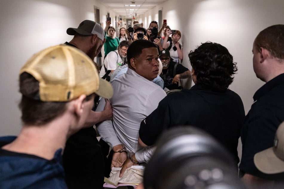 US Immigration and Customs Enforcement are holding detainees, many of whom have been arrested by agents outside their court hearings, in unsanitary and unsafe conditions.