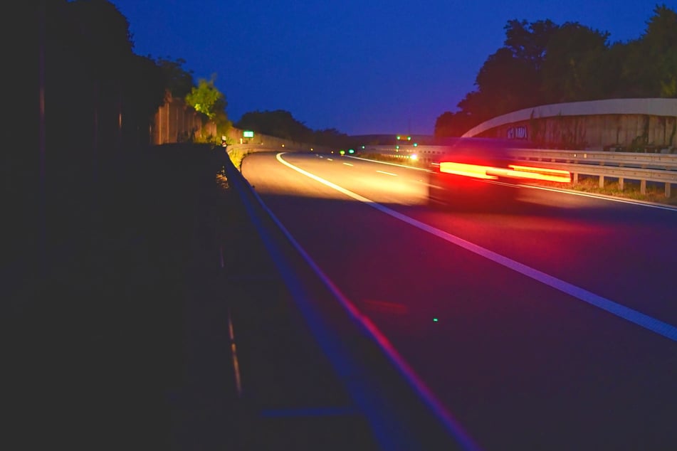 Eine Verkehrskontrolle, fünf Straftaten: Polizei schnappt kriminellen Raser