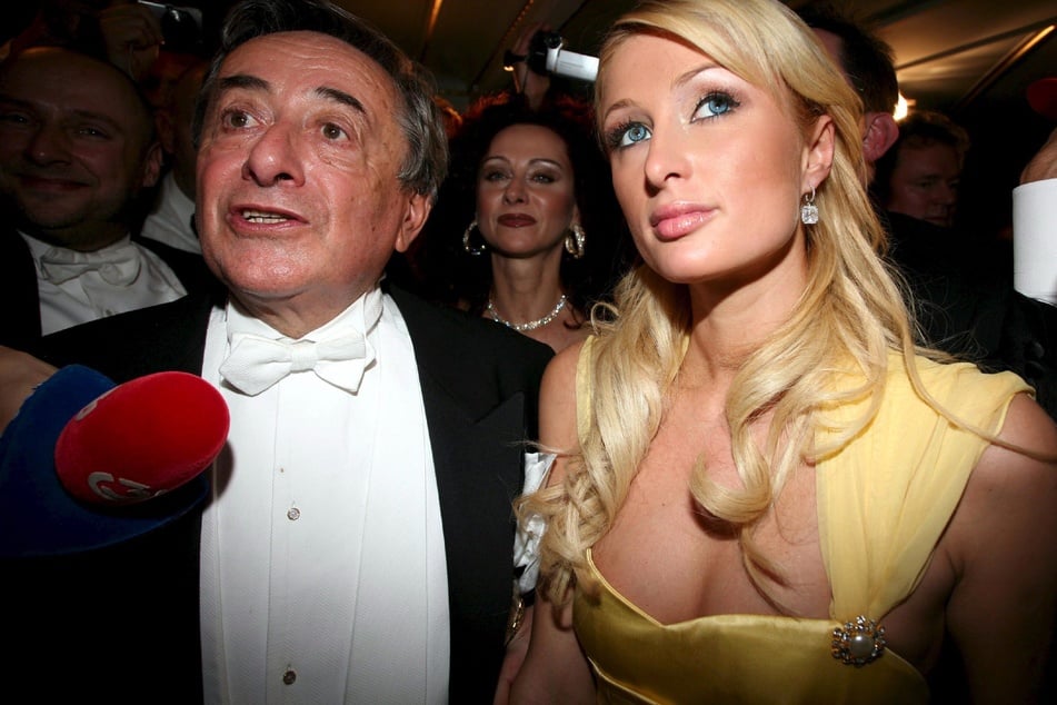 2007 besuchte Lugner den Wiener Opernball mit Paris Hilton (43).