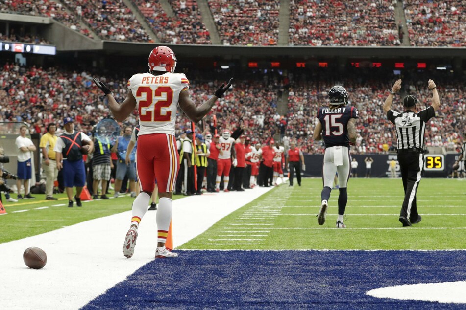 Chiefs cornerback Marcus Peters (l) complains after being flagged for taunting during a 2016 regular season game.