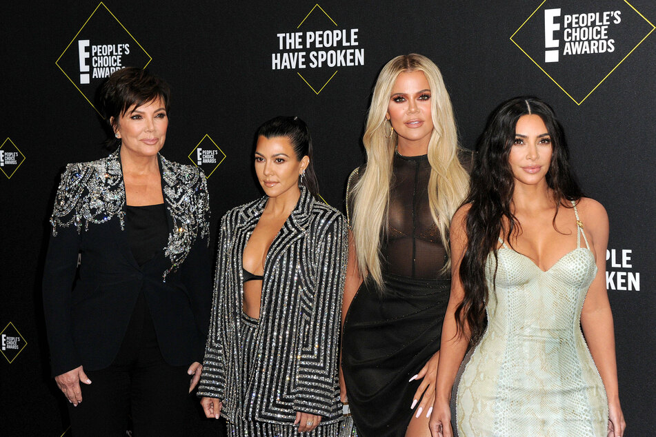 The Kardashian-Jenner family (from l. to r.: Kris Jenner, Kourtney Kardashian, Khloé Kardashian, Kim Kardashian) sent their condolences to their former business manager's family.
