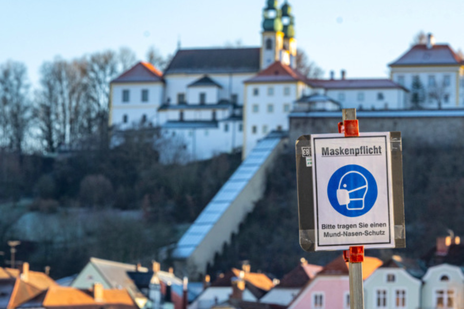 Die niederbayerische Stadt Passau liegt nach Zahlen des Robert Koch-Instituts (RKI) zusammen mit dem Thüringer Landkreis Hildburghausen als Corona-Hotspot bundesweit an der Spitze.