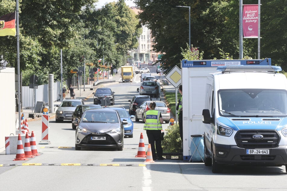 An der Stadtbrücke müssen Autos wieder warten.